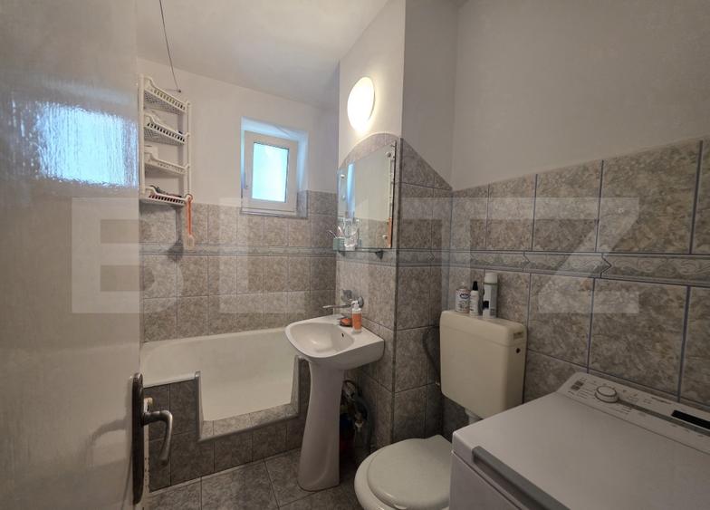 Apartament cu 3 camere decomandat în Botizului
