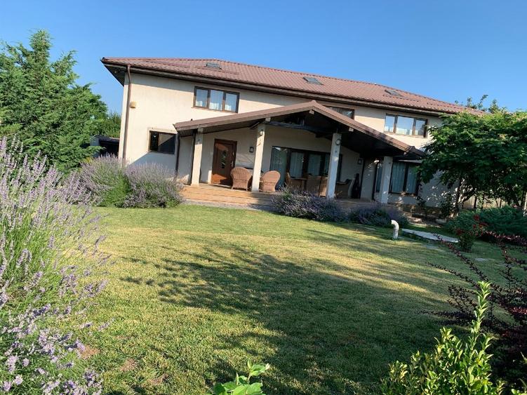 Casă individuală cu 6 camere cu Teren 1282 Mp în Brănești