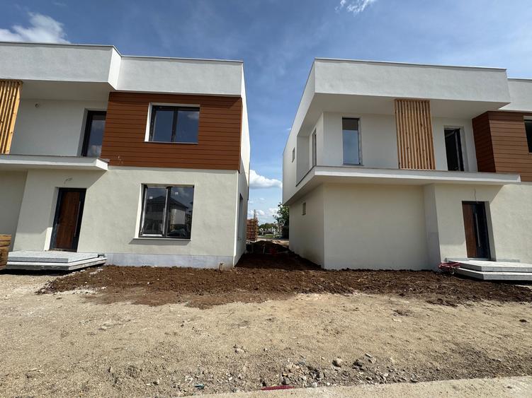 Casă cu 4 camere cu Canalizare în Chiajna