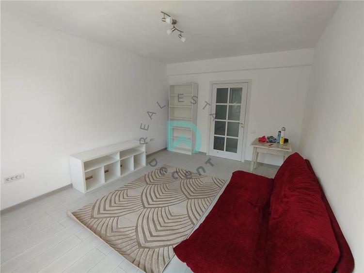 Apartament cu 3 camere decomandat în Tractorul