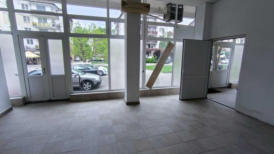 Spațiu comercial, de 200 mp, în Exterior Vest