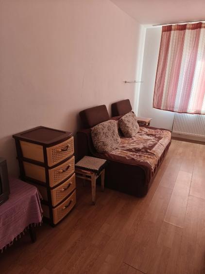 Garsonieră decomandată în Plopi