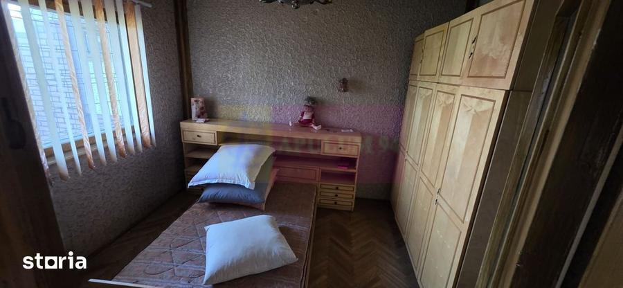 Casă cu 3 camere cu Canalizare în Central