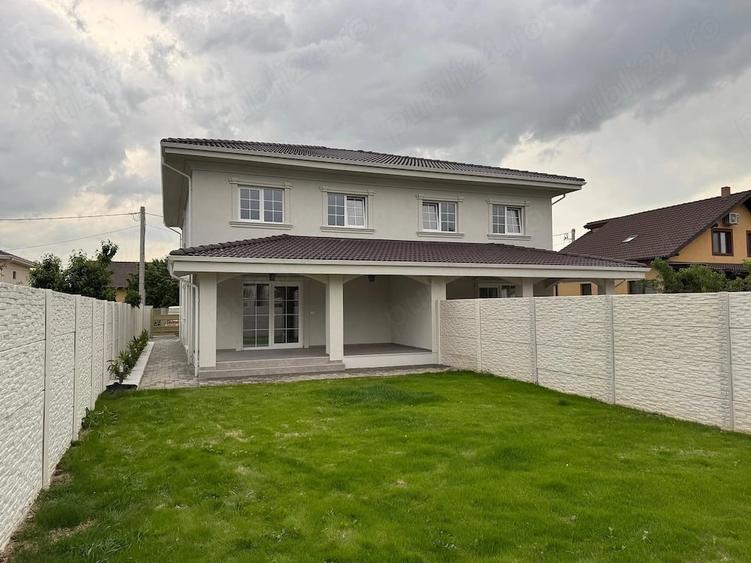 Casă cu 6 camere cu Teren 300 Mp în Chișoda