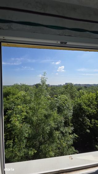 Apartament cu 4 camere decomandat în Tei