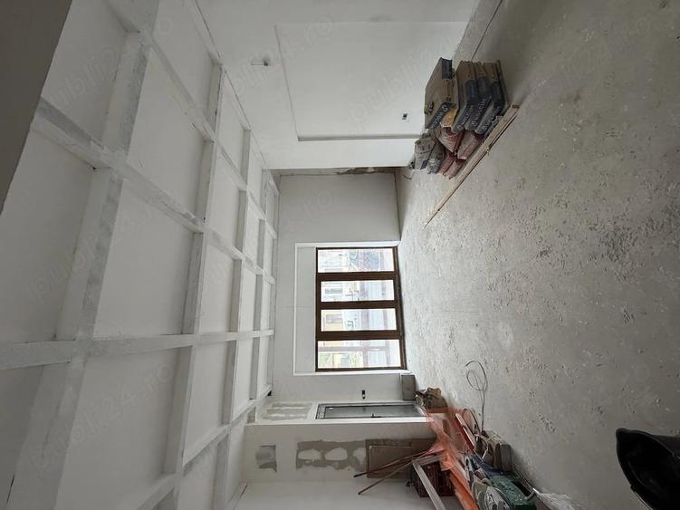 Casă cu 12 camere cu Teren 800 Mp în Bârz