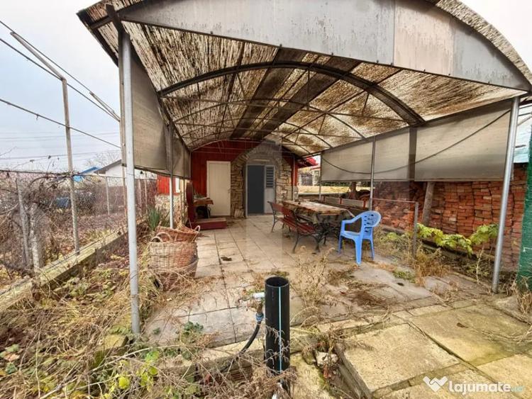 Casă cu 1 camere cu Teren 4246 Mp în Central