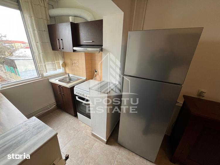 Apartament cu 3 camere decomandat în Dumbrăvița