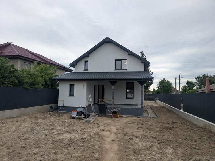 Casă individuală cu 4 camere cu Canalizare în Șerbănești
