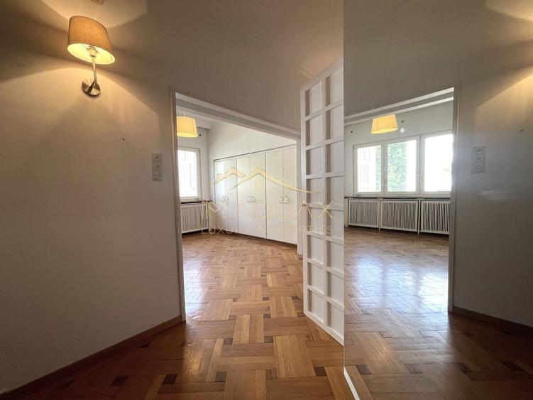 Apartament cu 5 camere decomandat în Primăverii