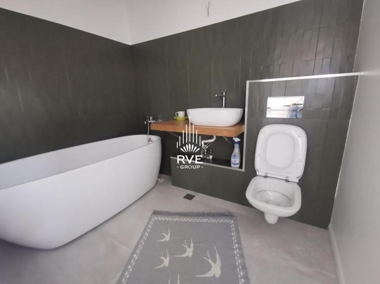 Casă cu 3 camere cu Canalizare în Periferie
