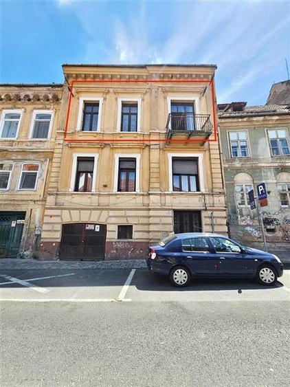 Apartament cu 6 camere decomandat în Centrul Istoric