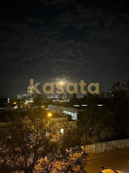 Apartament cu 3 camere decomandat în P-ta Presei Libere