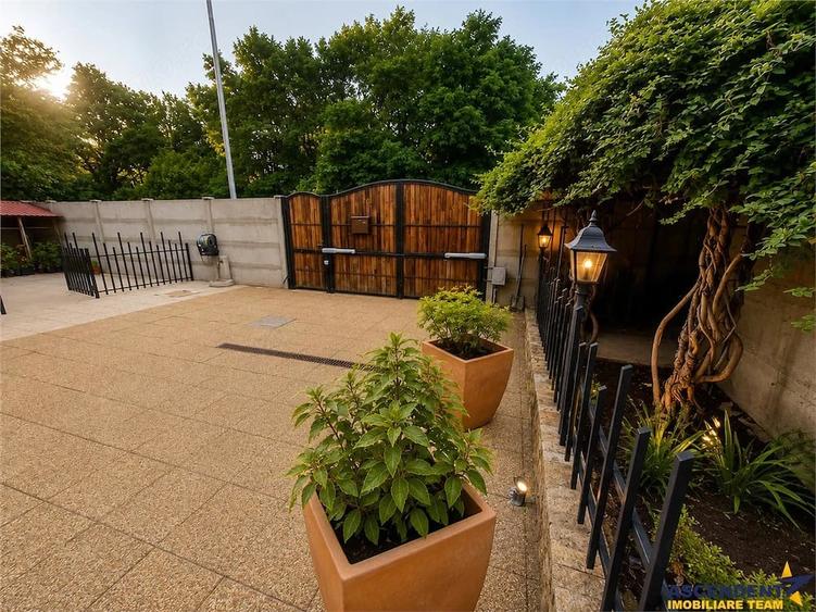 Casă cu Teren 343 Mp în Florilor