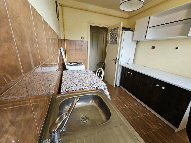 Apartament cu 2 camere semidecomandat în Grivița