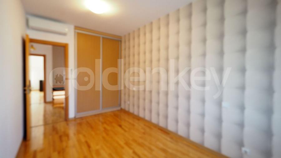Duplex cu 6 camere cu Piscina în Iancu Nicolae