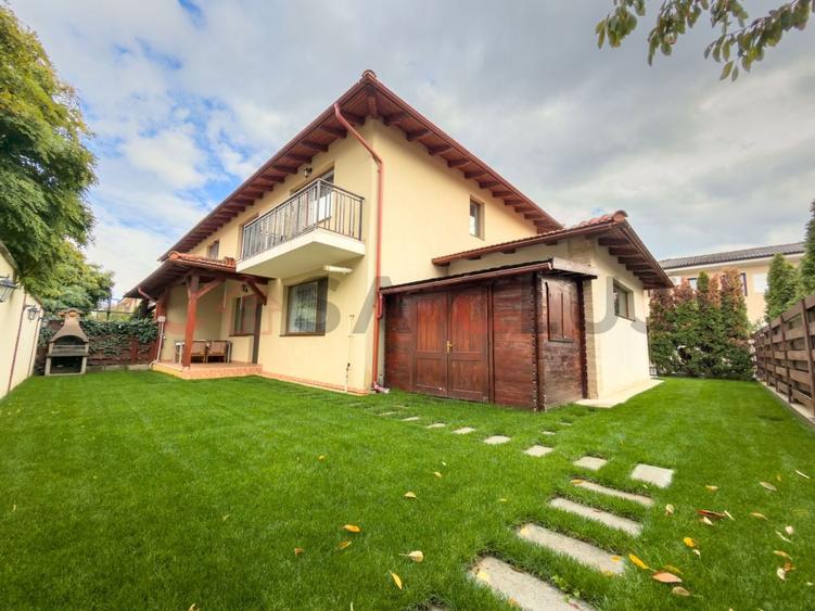 Duplex cu 5 camere cu Canalizare în Florești