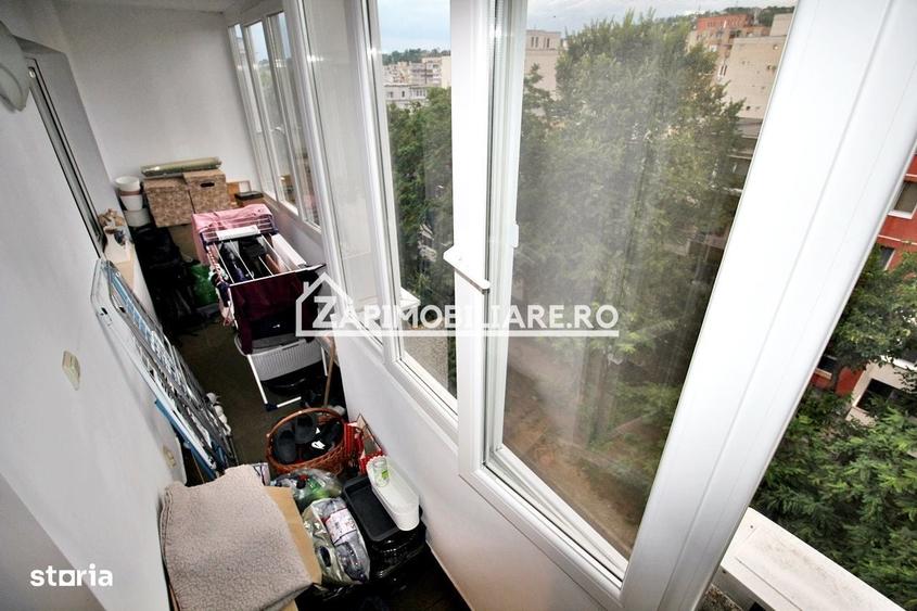 Apartament cu 3 camere decomandat în Tudor