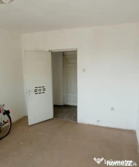 Apartament cu 4 camere semidecomandat în Central