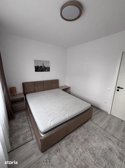 Apartament cu 2 camere decomandat în Tractorul