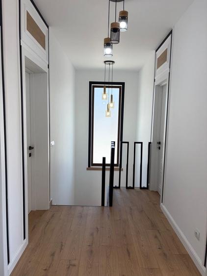 Casă cu 4 camere în Exterior Vest