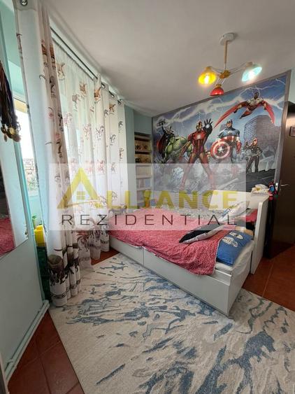 Apartament cu 4 camere decomandat, mobilat în Berceni