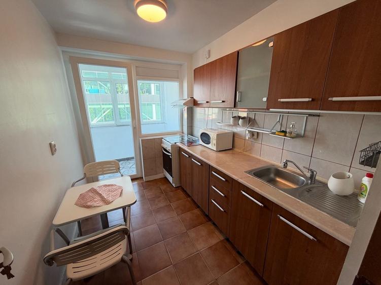 Apartament cu 2 camere semidecomandat, mobilat în Barbu Văcărescu