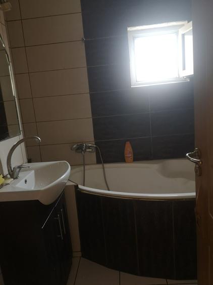 Apartament cu 3 camere decomandat în Nufărul