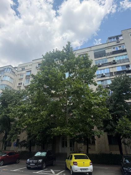 Apartament cu 3 camere decomandat în Nerva Traian