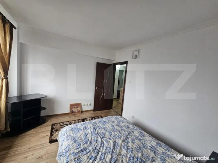 Apartament cu 3 camere decomandat, mobilat în Craiovița Nouă