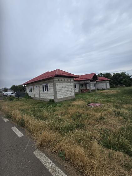 Casă cu 4 camere în Boboc