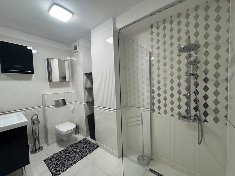Apartament cu 2 camere semidecomandat, mobilat în Semicentral