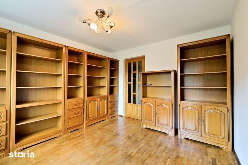 Apartament cu 4 camere decomandat în Vest