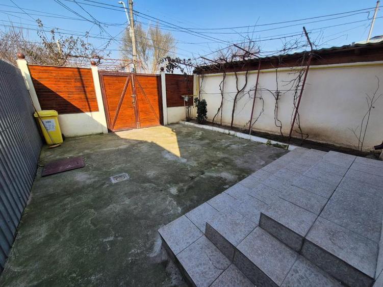 Casă cu 5 camere cu Canalizare în Chercea