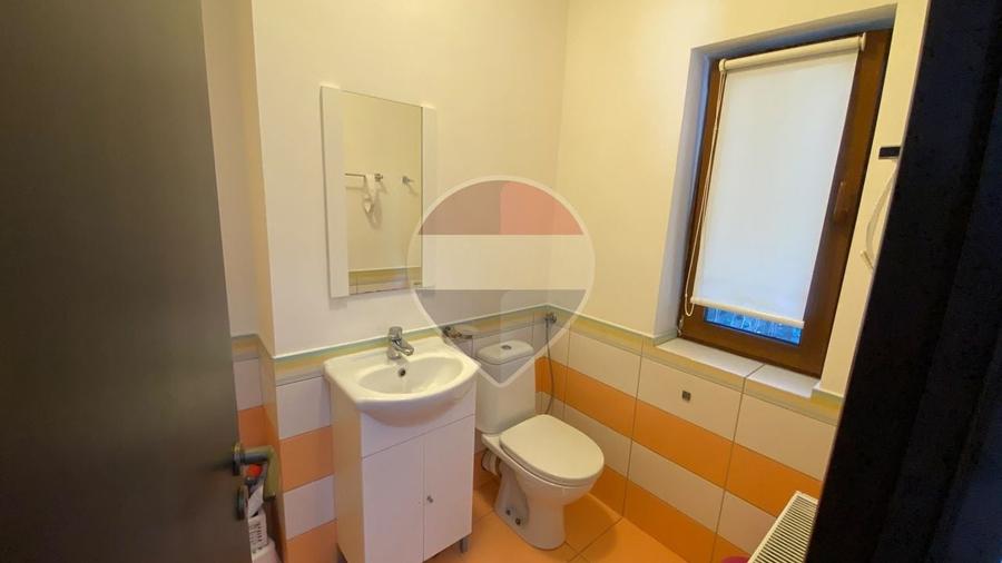Casă individuală cu 4 camere cu Teren 188 Mp în 1 Decembrie