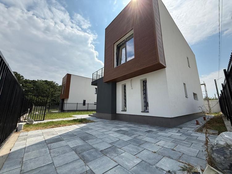 Casă individuală cu 4 camere cu Canalizare în Corbeanca