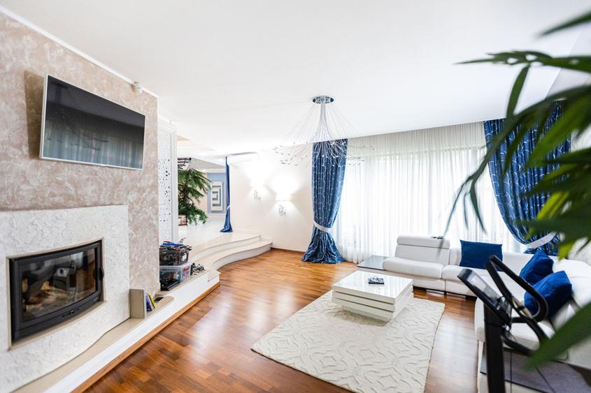 Casă individuală cu 6 camere cu Piscina în Mircea cel Bătrân