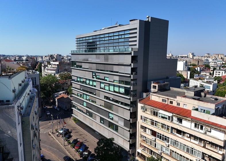 Birou, de 9,250 mp, în Universitate