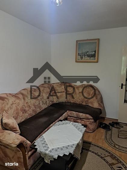 Apartament cu 3 camere semidecomandat în Dâmbu Pietros