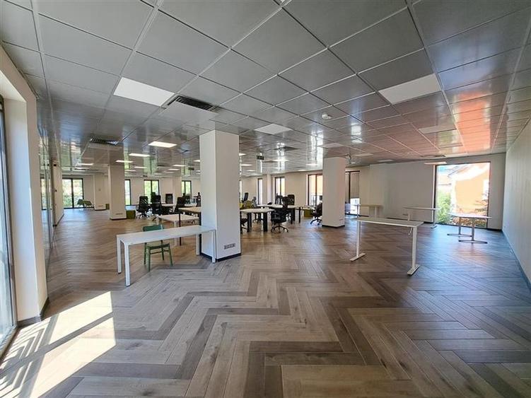 Birou, de 500 mp, în Central
