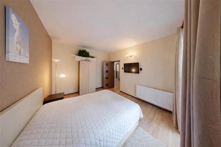 Apartament cu 3 camere decomandat, mobilat în Poiana Brașov