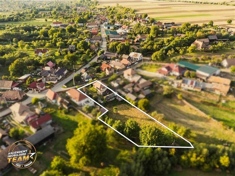 Casă cu 2 camere cu Teren 2162 Mp în Turia