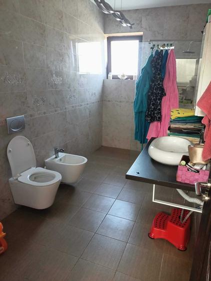 Casă cu 4 camere în Tărian