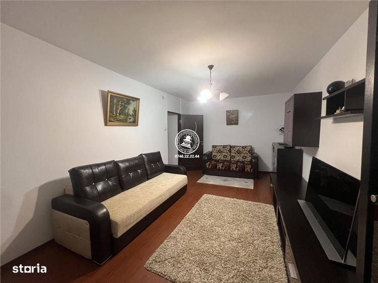 Apartament cu 3 camere decomandat în Nicolina