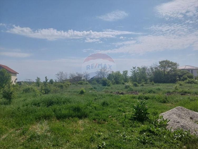 Teren Construcții intravilan de 1000 mp, în Ostratu