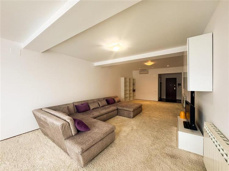 Apartament cu 3 camere decomandat, mobilat în Herăstrău