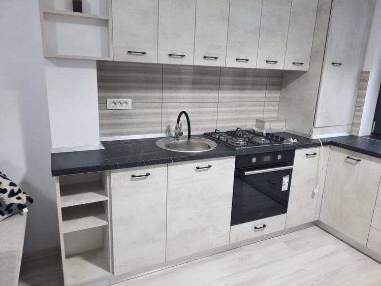 Apartament cu 2 camere decomandat, mobilat în Tractorul