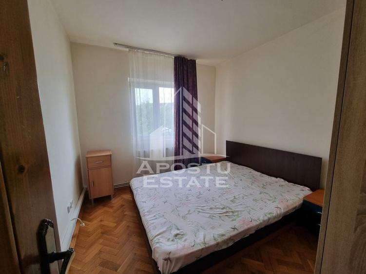 Apartament cu 3 camere decomandat, mobilat în Girocului