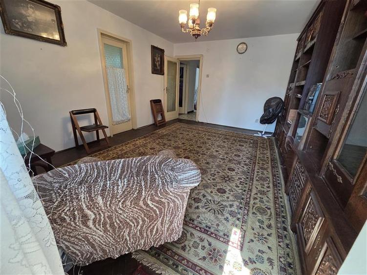 Apartament cu 3 camere semidecomandat, mobilat în Domenii