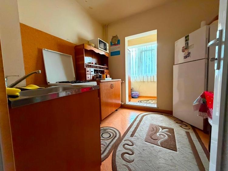 Apartament cu 3 camere decomandat în Inel II